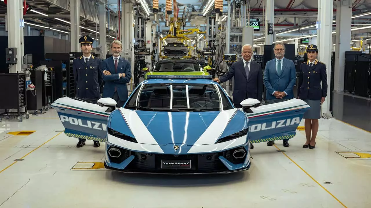 Italian Police Welcome 907-HP Lamborghini Temerario