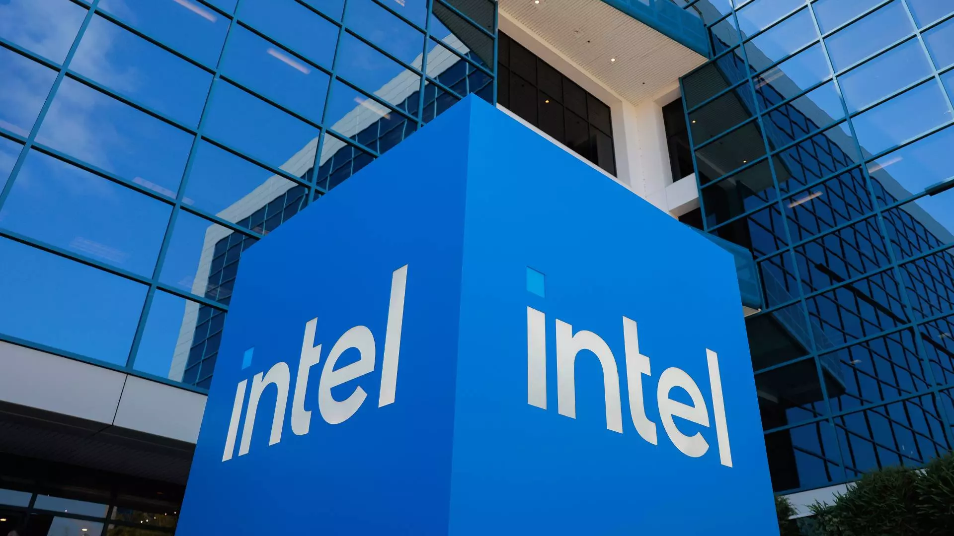 Intel CPU Prices Set to Rise by 10% Amidst Production Shifts