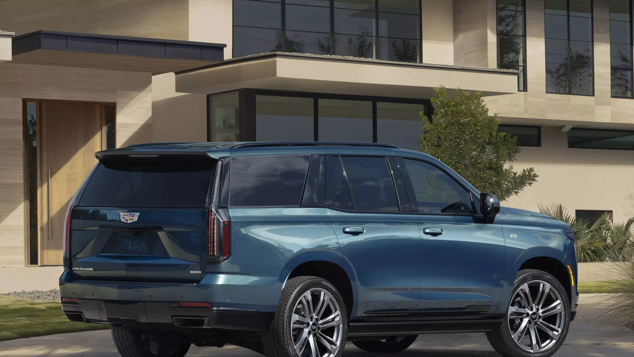 Software Glitch Disables Cadillac Escalade Heated Seats in High Temperatures