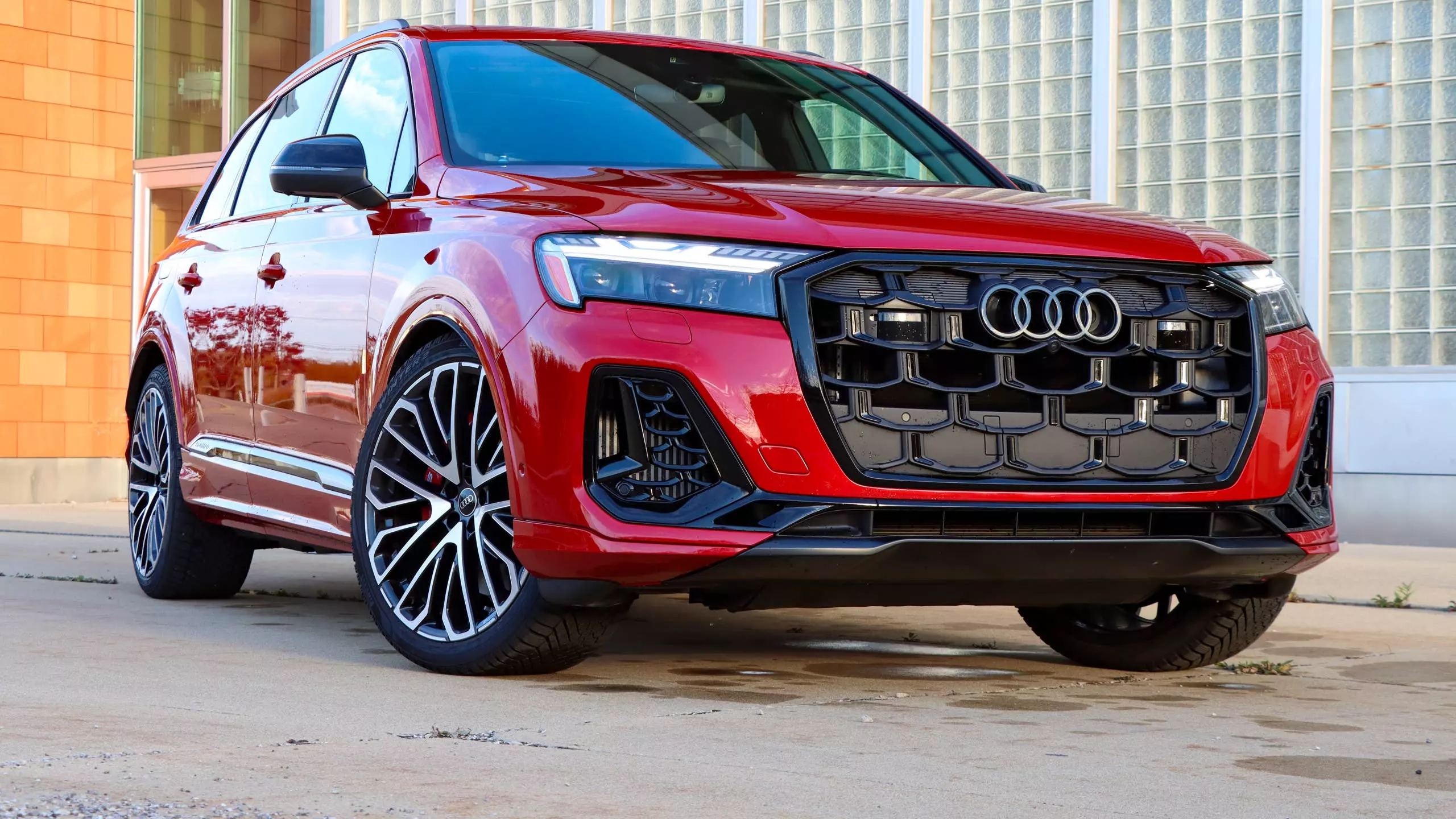 Review of the 2025 Audi SQ7: Performance, Luxury, and Family Utility
