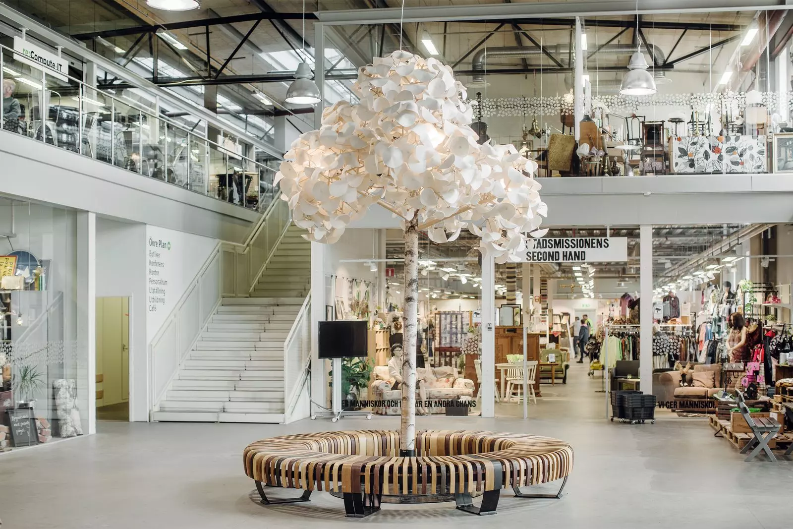 Secondhand Sector Faces Crisis Amidst Fast Fashion Boom
