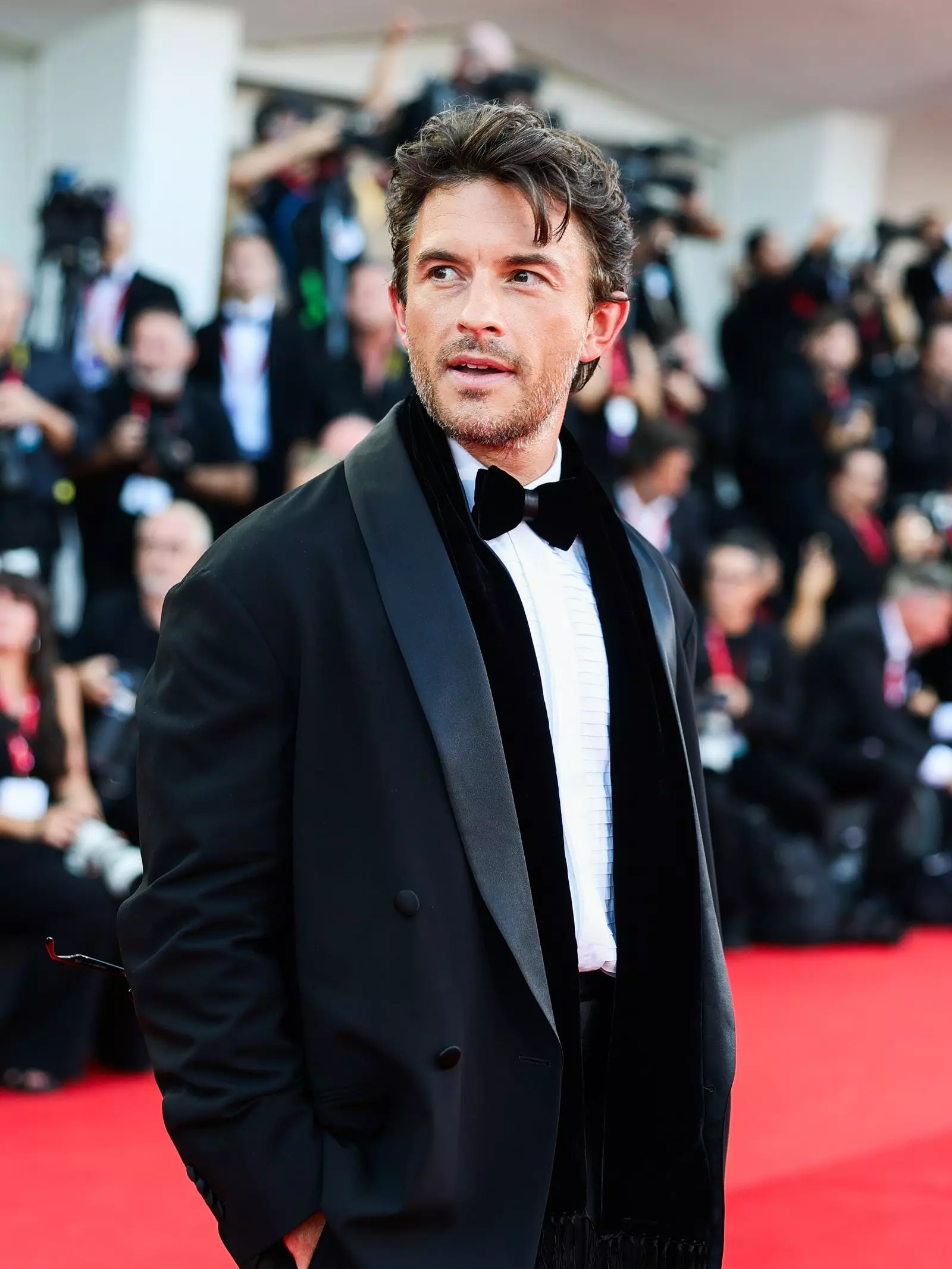 The Allure of the 'Heartthrob Fringe': Venice Film Festival's Hottest Hair Trend
