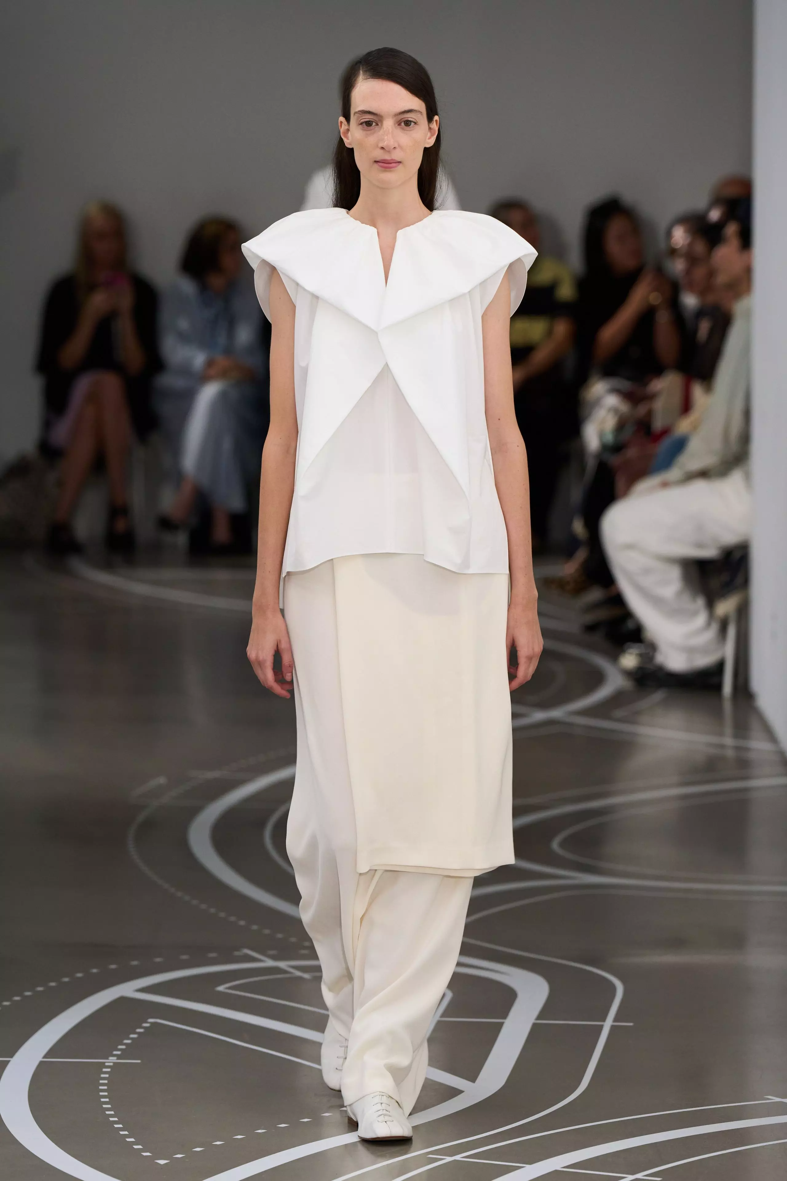 Ashlyn's Spring 2027 Ready-to-Wear Collection: A Glimpse into Future Fashion
