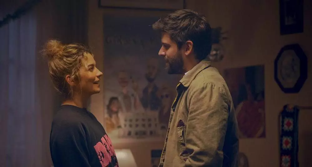 Annie Murphy and Cooper Raiff Shine in Age-Gap Romcom 'All That She Wants'