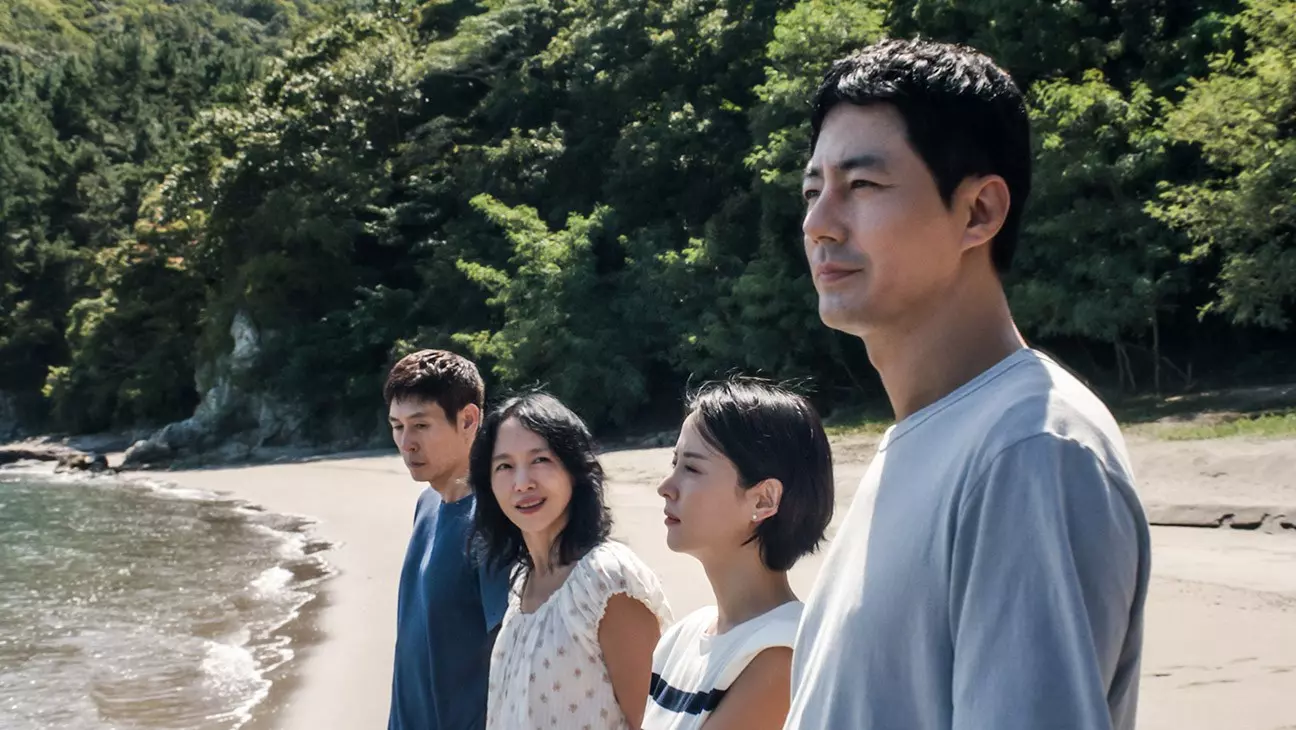 Netflix Expands Lee Chang-dong's Film Collection and Promotes 'Possible Love' for Awards Season