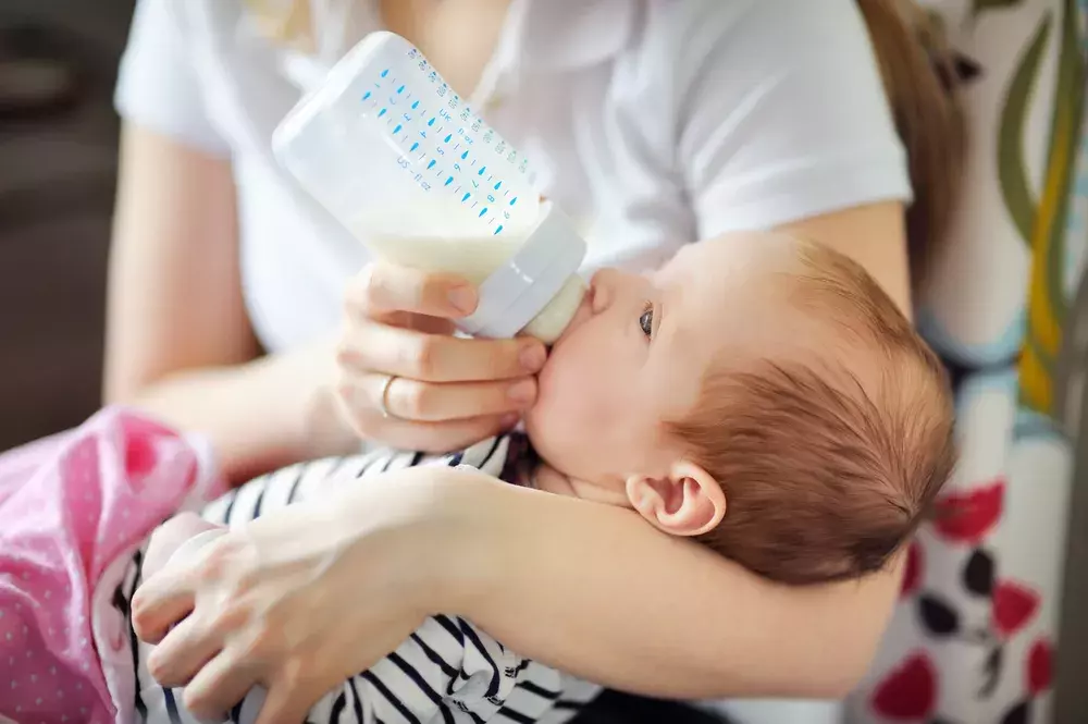 Selecting the Optimal Bottle Nipple Size for Infants: A Comprehensive Guide