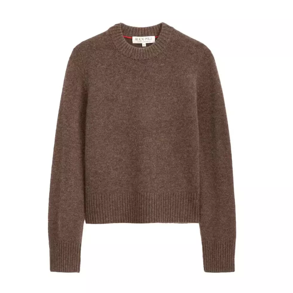 Embrace the Allure of Lace Trim: A Versatile Fashion Trend for Every Occasion