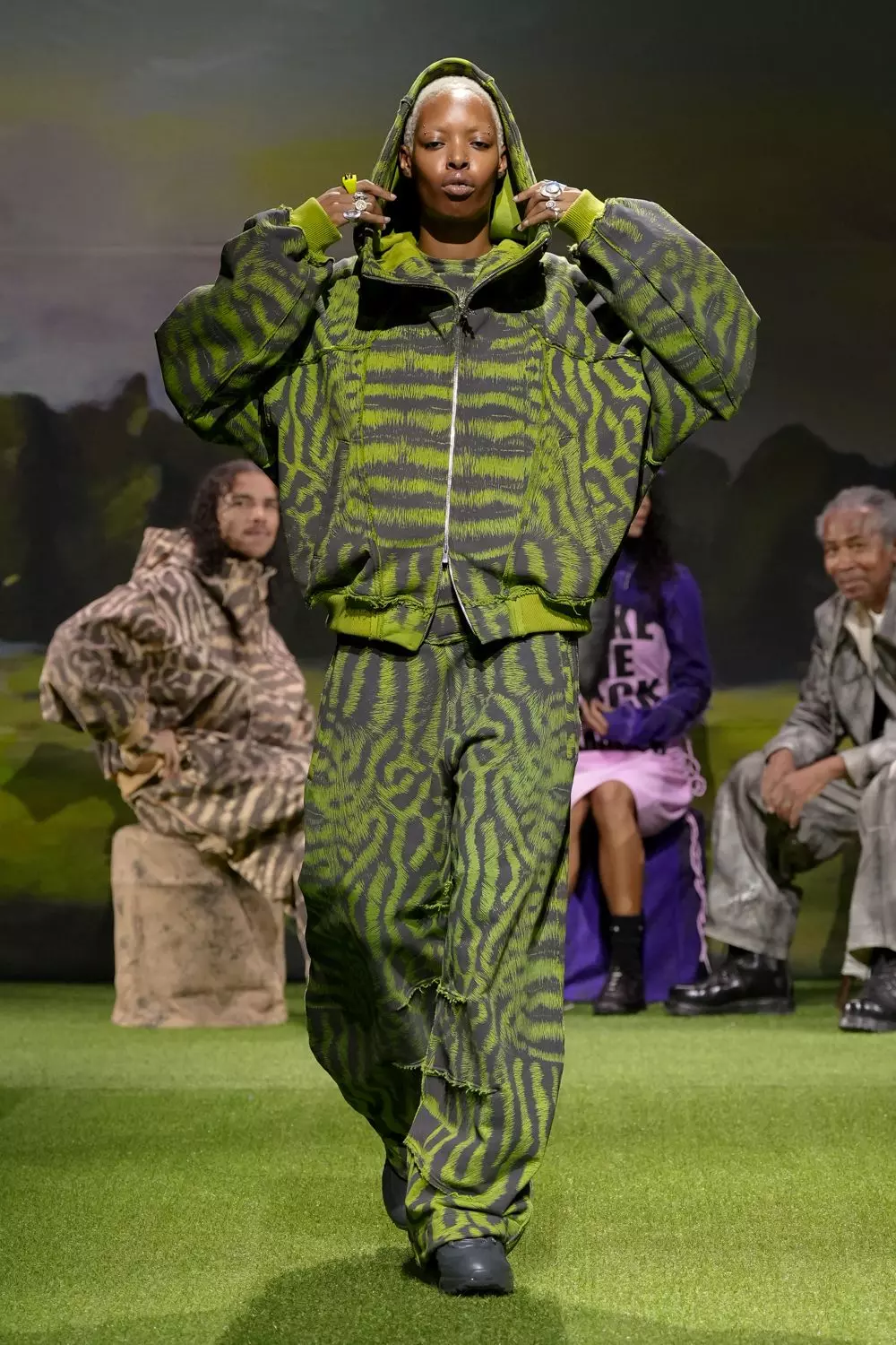 Yaku's Spring 2027 Ready-to-Wear Collection: A Glimpse into Future Fashion