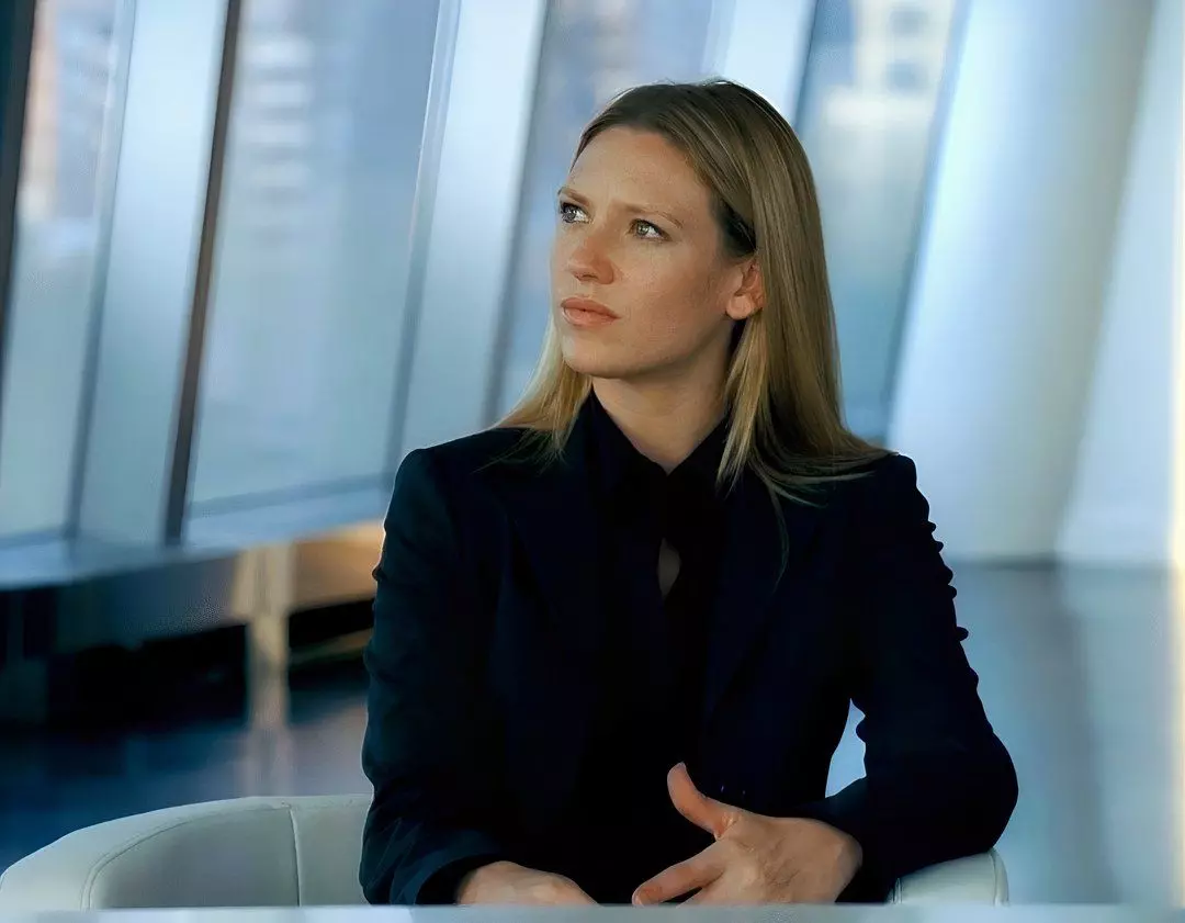 Exploring the Enigmatic World of 'Fringe': A Dive into J.J. Abrams' Cult Sci-Fi Series