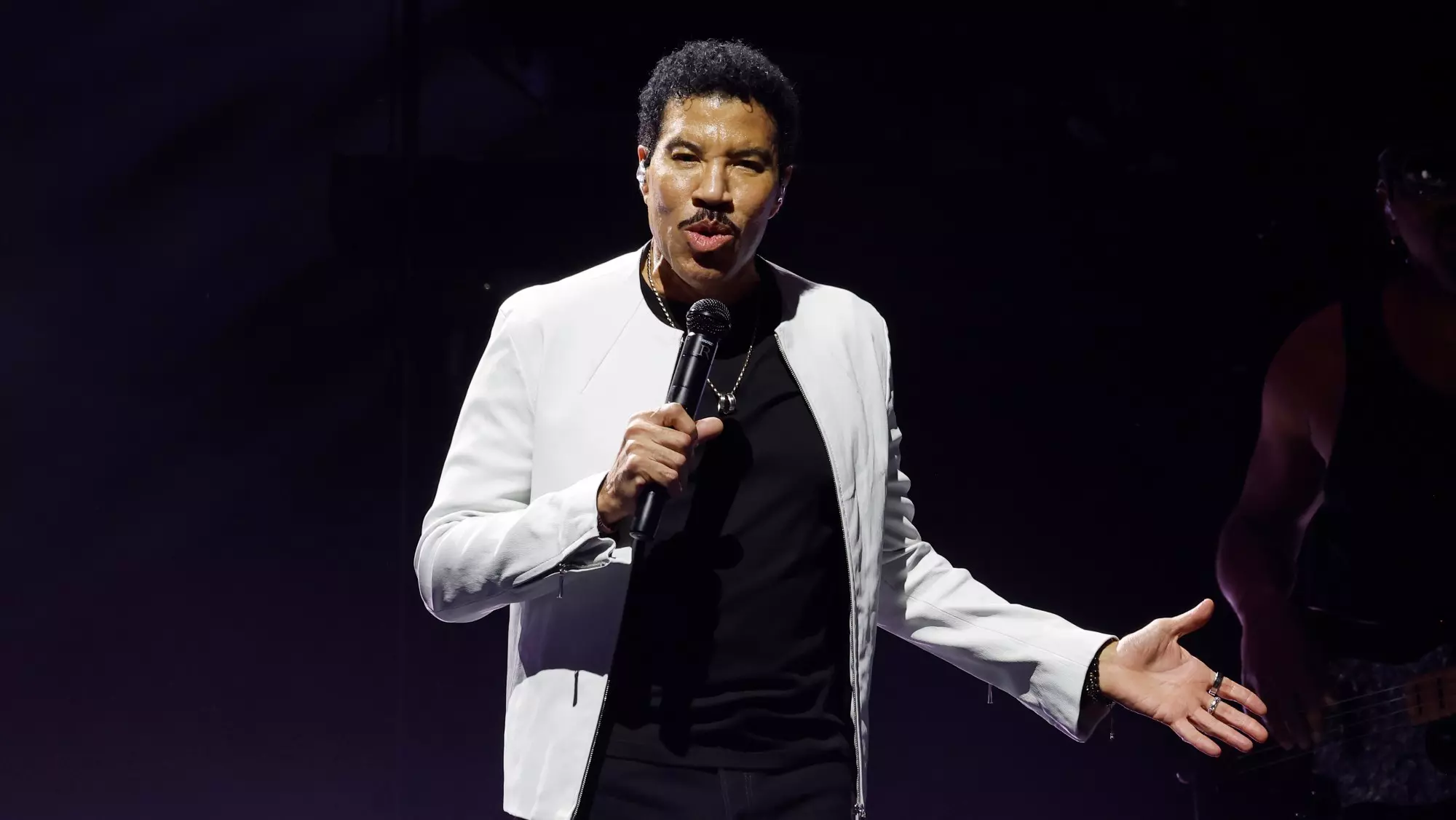 Lionel Richie Postpones Tour Dates After Undergoing Heart Procedure