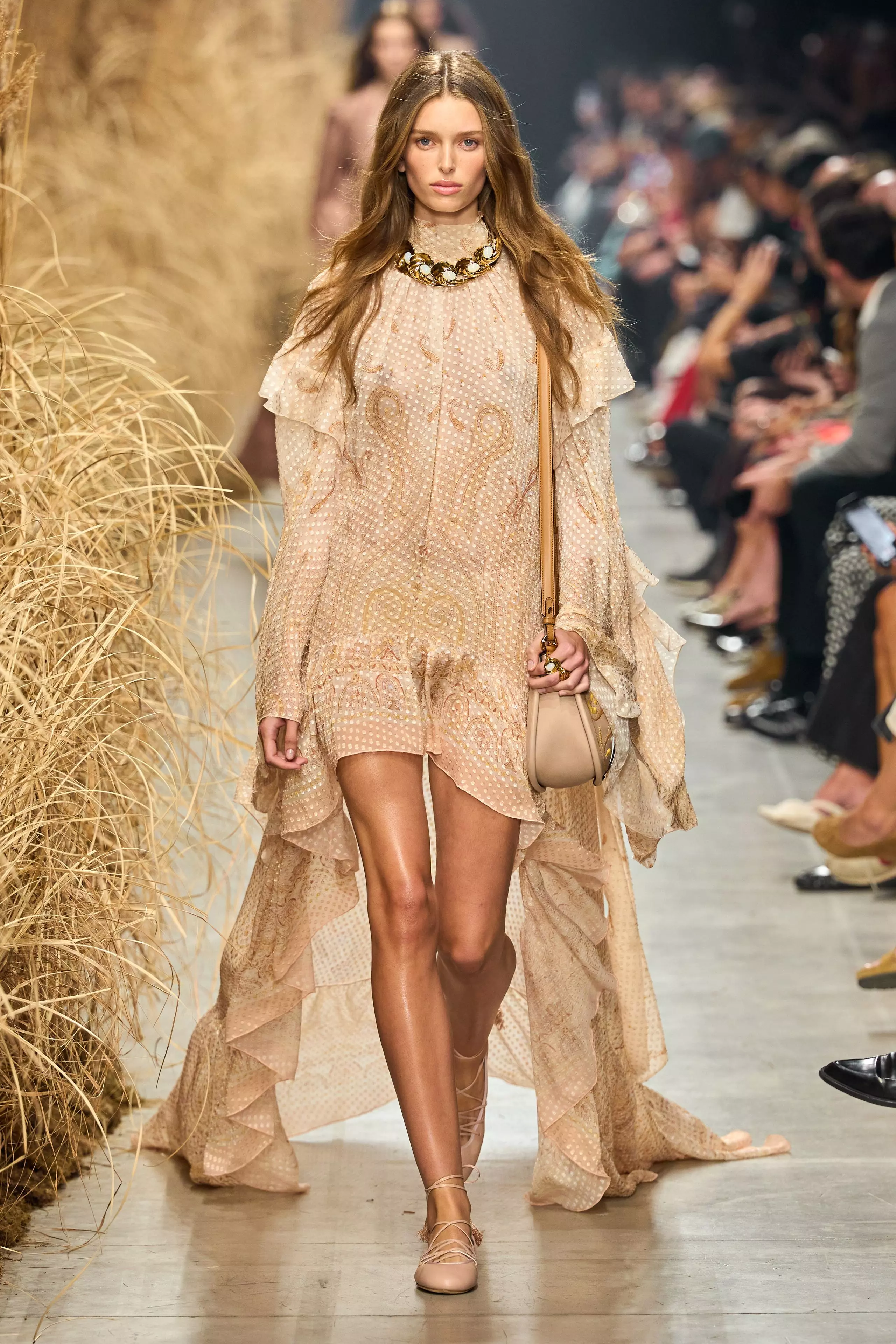 Etro's Spring 2027 Ready-to-Wear Collection: A Comprehensive Overview