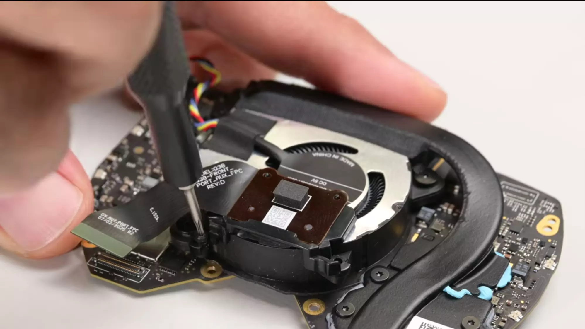 Valve Steam Frame Teardown Reveals User-Friendly Design