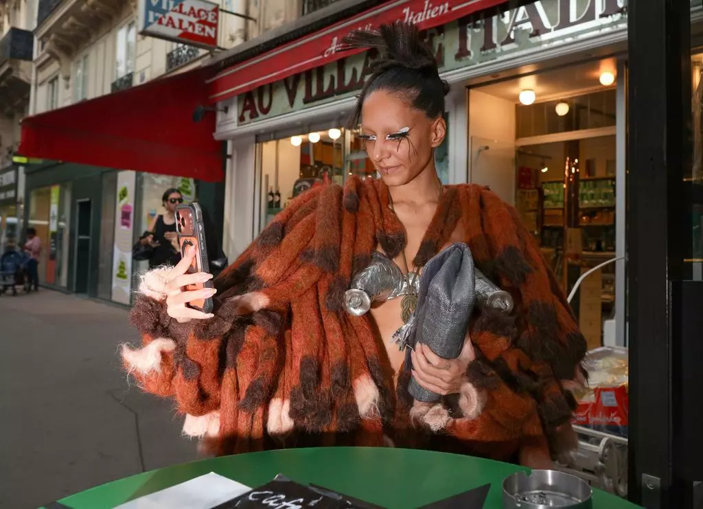 Paris Fashion Week Street Style: A Dazzling Display of Avant-Garde Looks