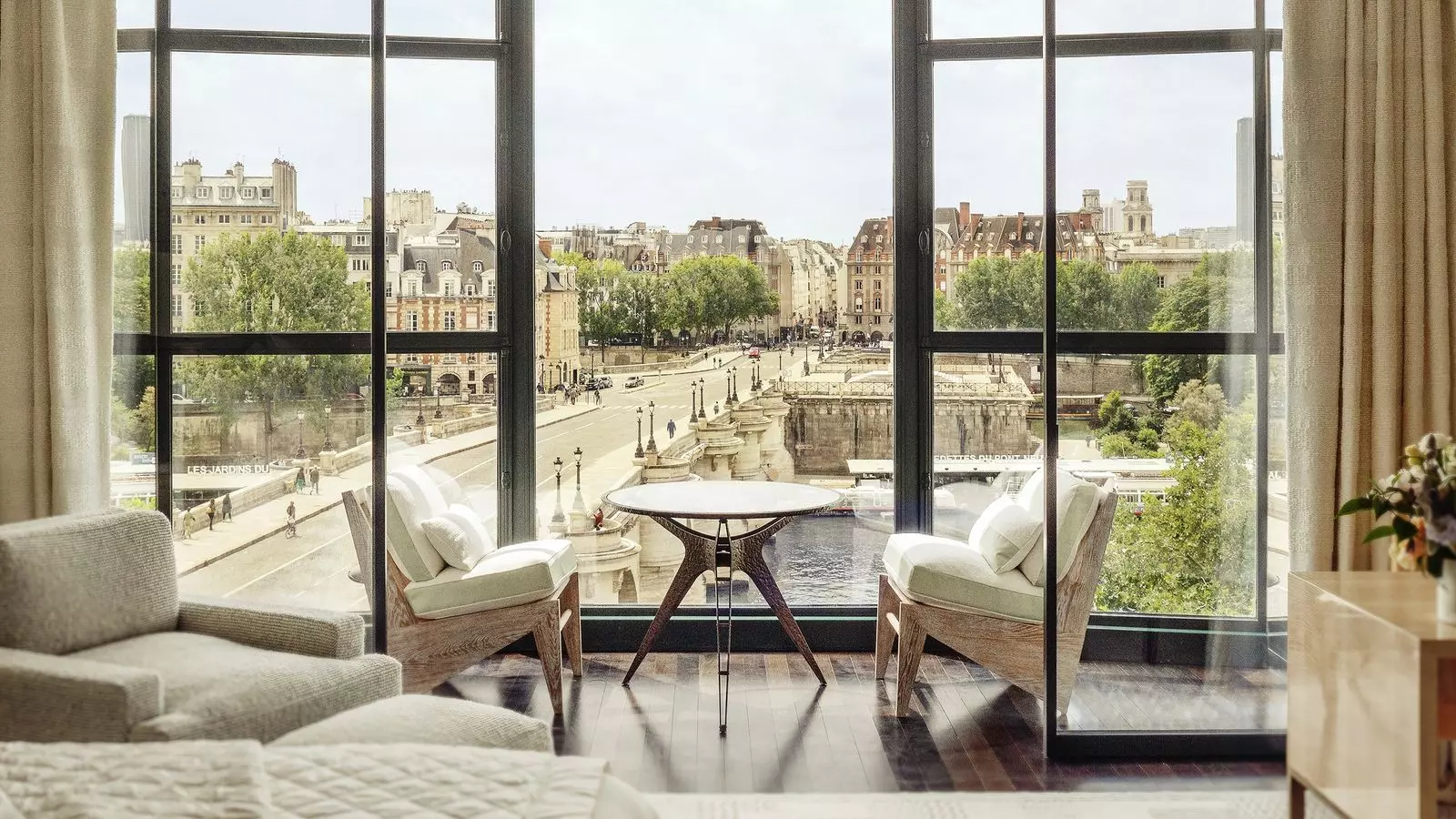A Curated Guide to Paris: Hotels, Dining, Shopping, and Activities