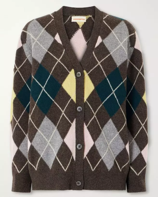 Elevate Your Airport Style: The Essential Cardigan for Comfortable Travel