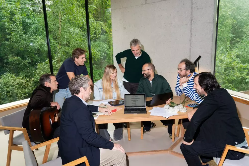 Romantic Musical "Puedes Contar Conmigo" to Feature La Oreja de Van Gogh's Music