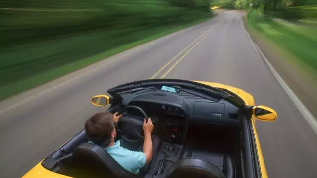 The Revolutionary 1992 Lotus Elan: A Blend of Tradition and Innovation