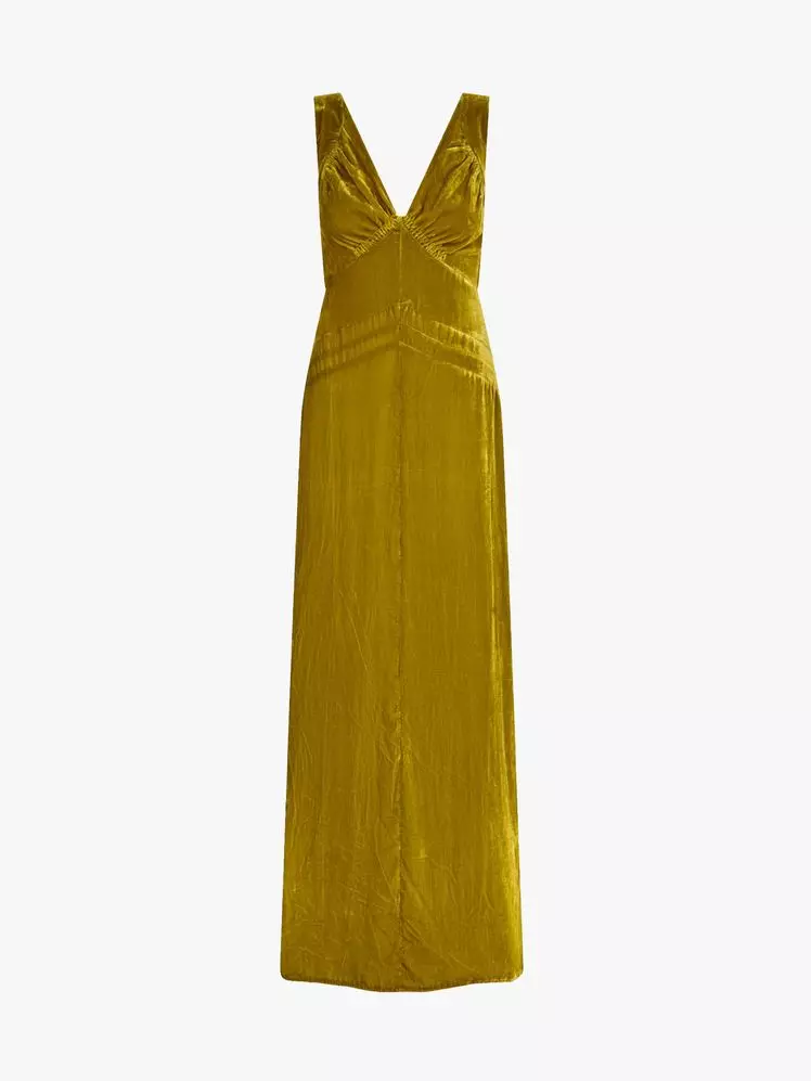 Fall Wedding Guest Attire Insights from Vogue Editors