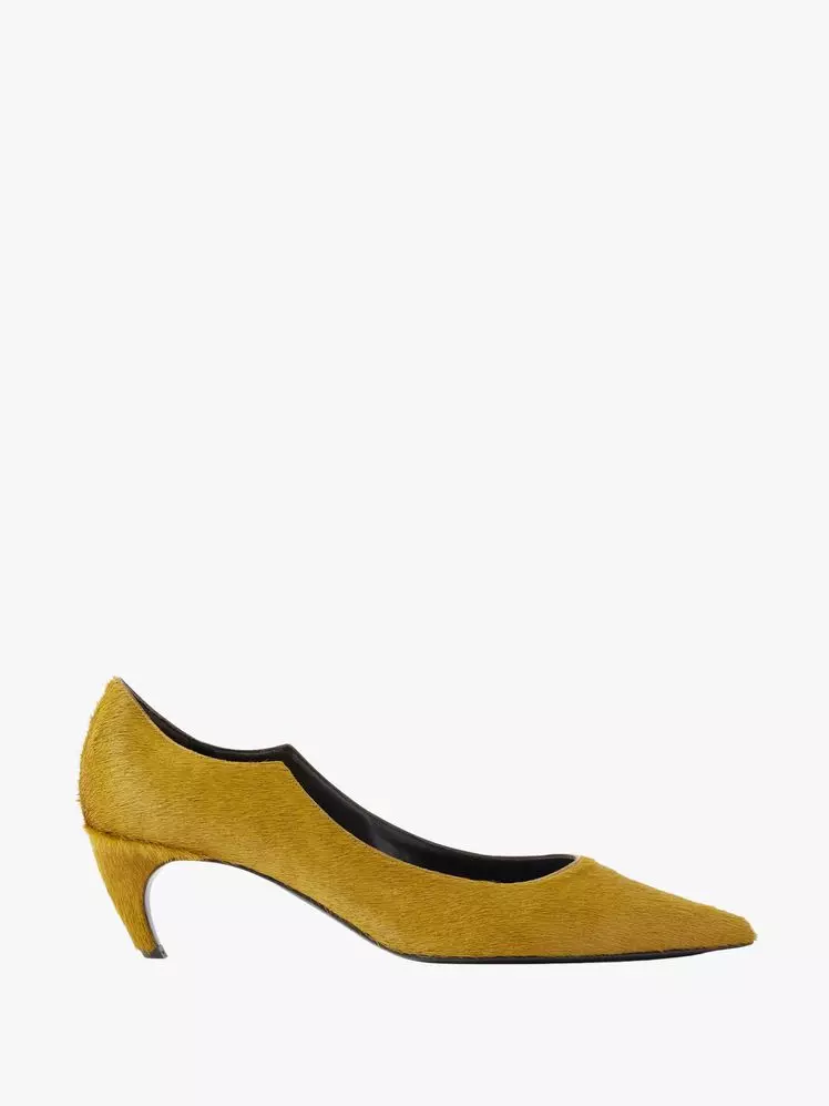 The Slip Dress: A Versatile Wedding Guest Ensemble for Every Occasion