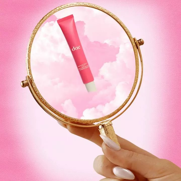 Hair Taming Wand: A Daily Essential for Frizz Control