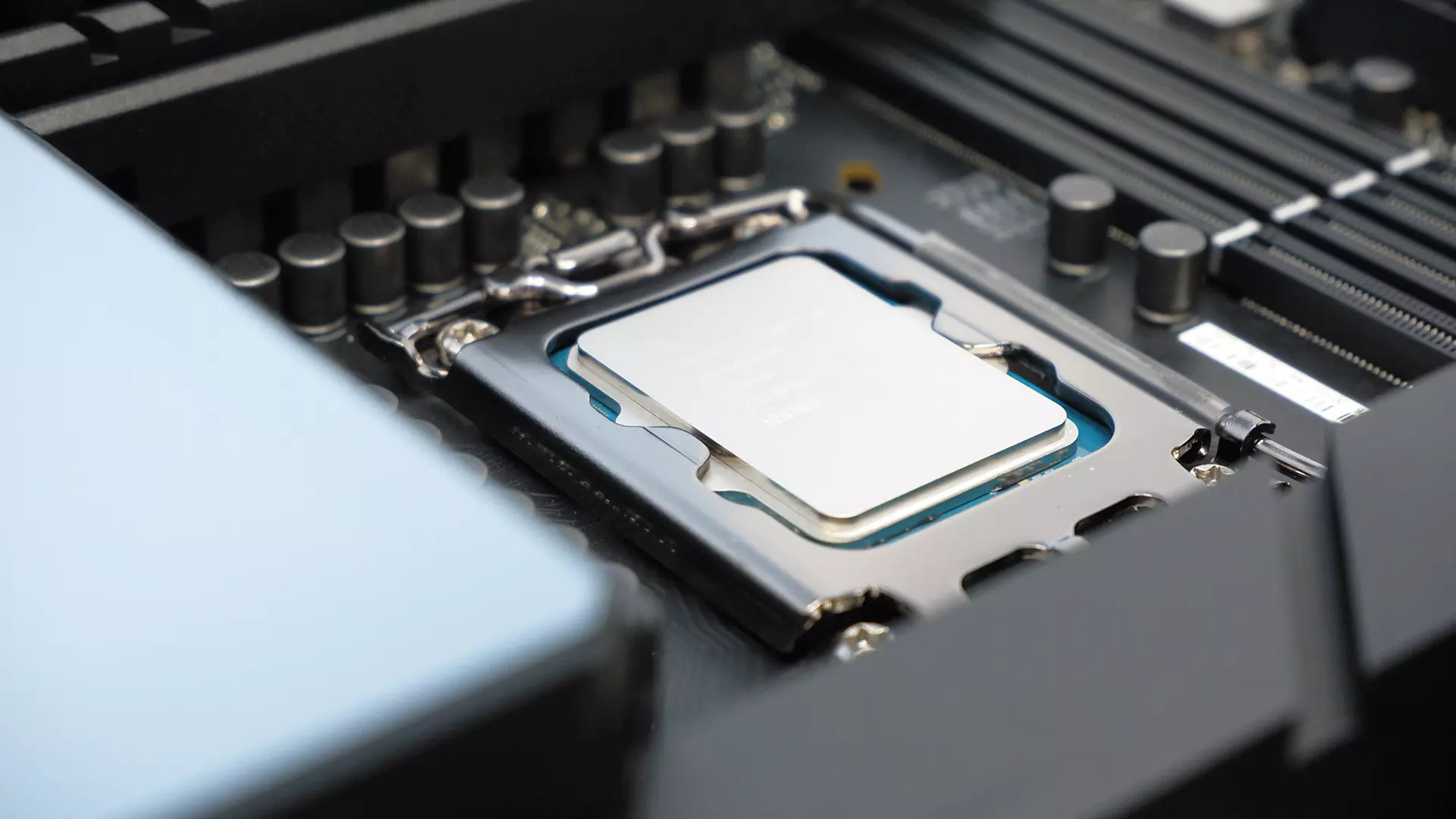 Intel Revitalizes LGA1700 Platform with Upcoming CPU Releases and DDR4 Support