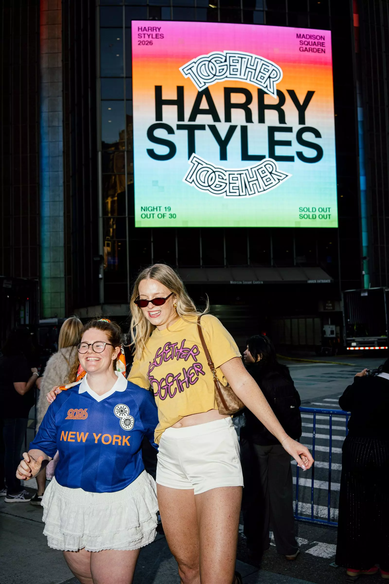 The Unforeseen Style Convergence: Harry Styles and Knicks Fans at Madison Square Garden