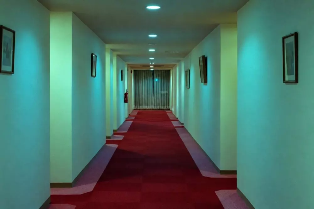A Cinematic Exploration of Memory and Illusion: "Satellite of Love"