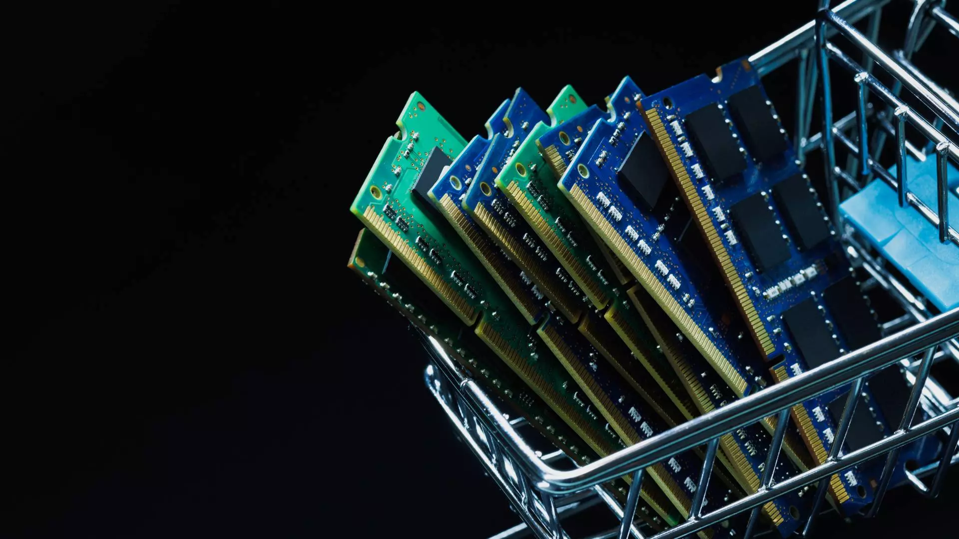 Intel's New AI GPU Features Massive LPDDR5X Memory Pool