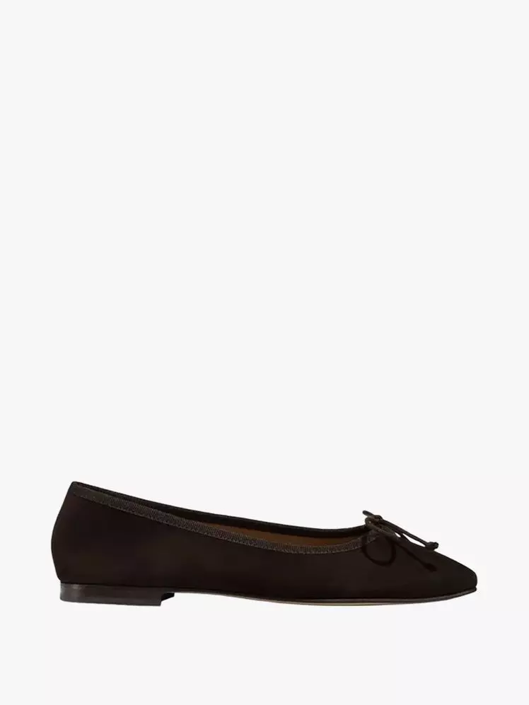 The Rise of Brown Ballet Flats: A Fall Footwear Essential