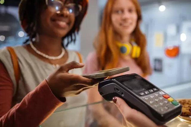 Raising Money-Savvy Kids in a Cashless World