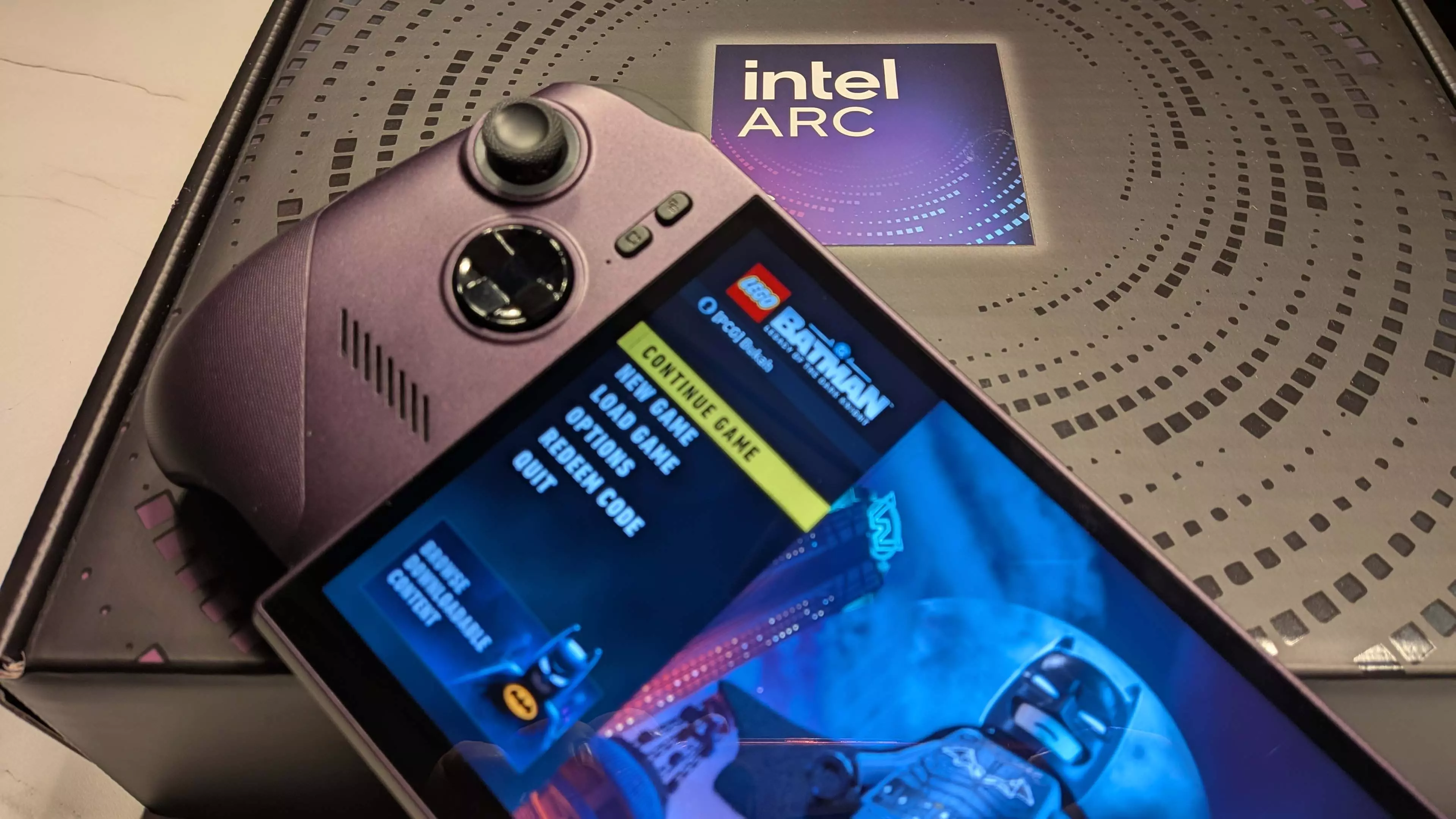 Intel Boosts Handheld Gaming on Linux: XeSS Integration with Valve's Proton for Enhanced Performance