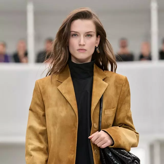 Elevate Your Autumn Style: The Versatile Suede Blazer