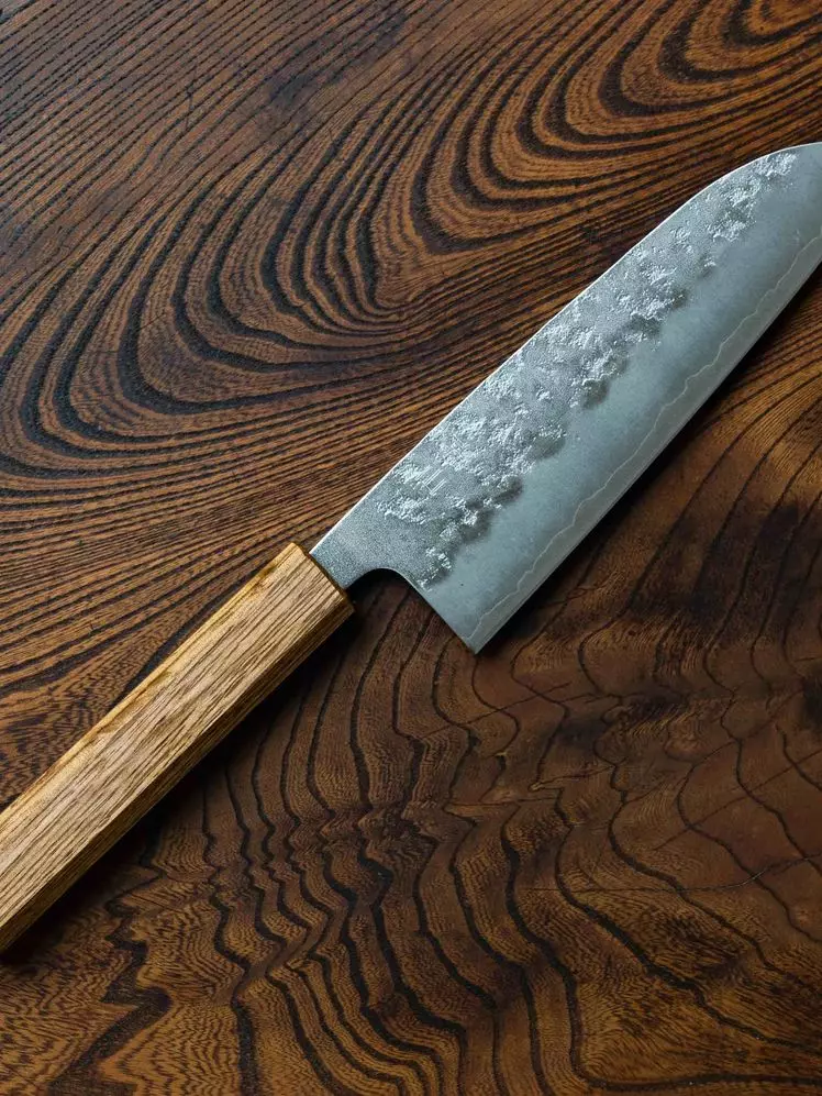 The Ultimate Guide to Santoku Knives: Precision and Versatility in Your Kitchen