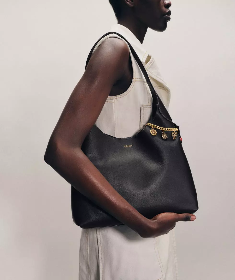 Effortless Day-to-Night Style: Mastering the Art of Seamless Transitions with the Right Accessories