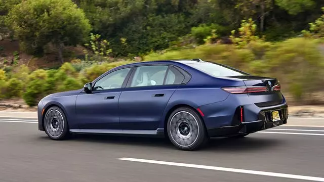 A Closer Look at the 2027 BMW 7 Series: Redefining Luxury and Performance