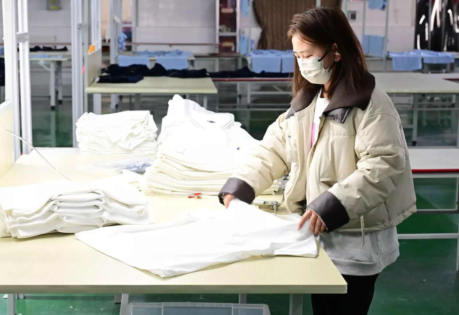 The Dual Edge of Speed in Fashion Production: Efficiency vs. Sustainability