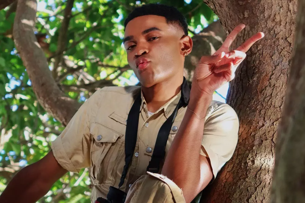 Owen Thiele's Diverse Engagements: From Tinder Campaign to '13 Going on 30' Sequel and 'Peaked'