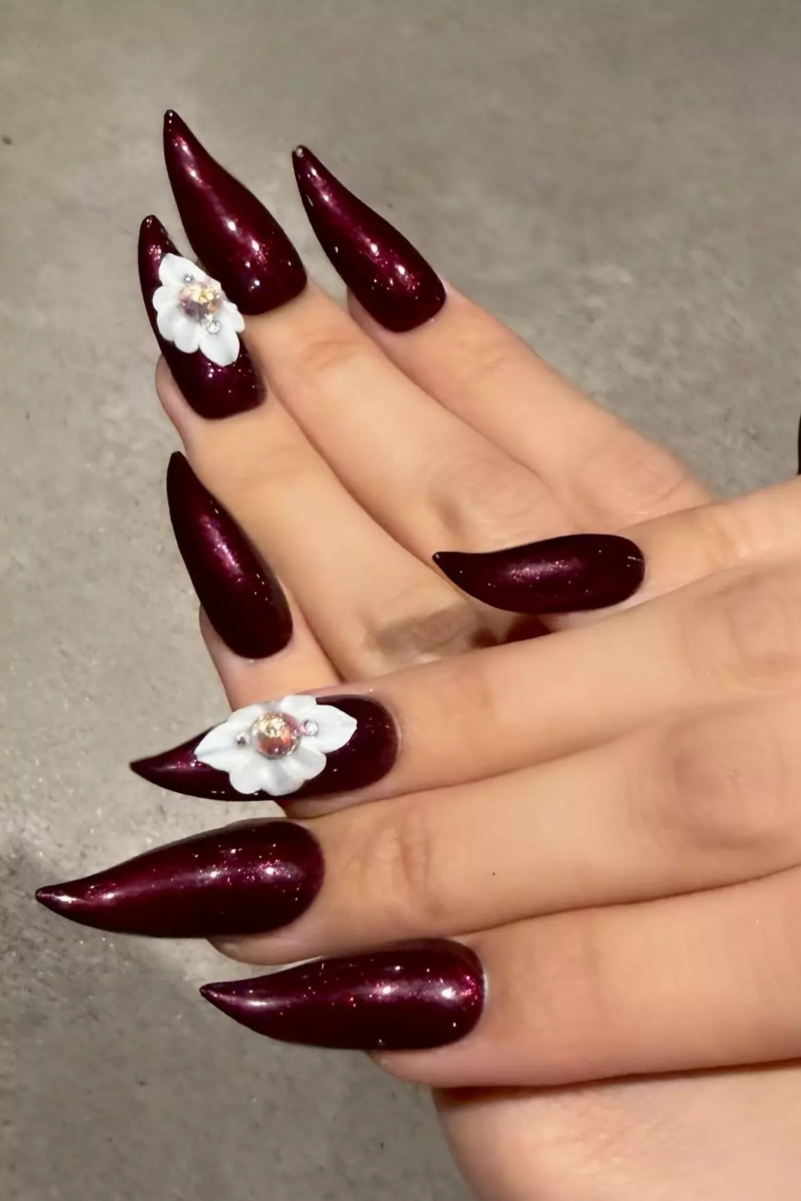 Lisa's Thai Culture-Inspired Manicure Takes Center Stage