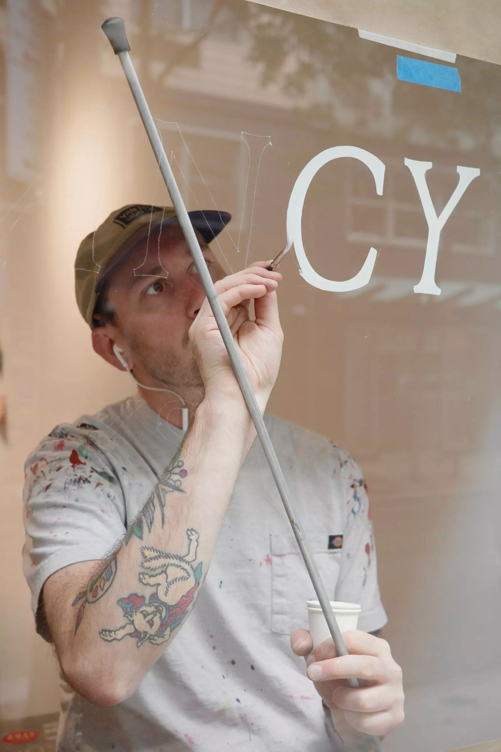 Brooklyn Sign Painter Blends Tradition with Social Media to Revitalize Craft