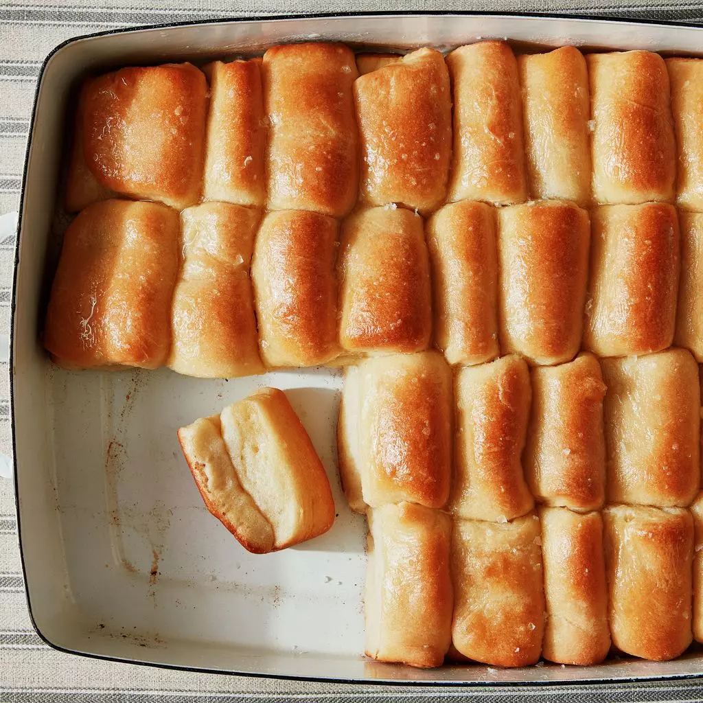 Essential Thanksgiving Bread Recipes for Your Holiday Table