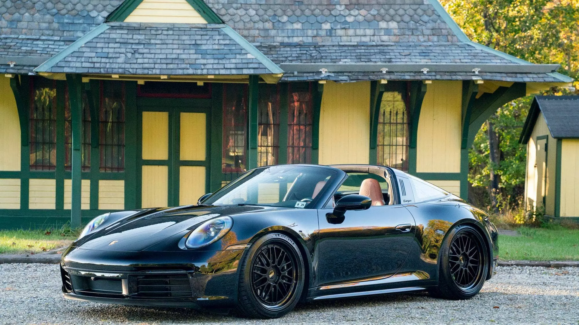 2024 Porsche 911 Targa 4S: A Detailed Review and Market Analysis