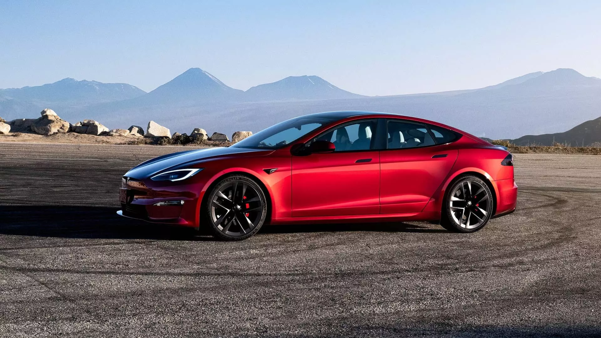 Choosing the Perfect Electric Vehicle: A Friend's Dilemma and the Porsche Taycan 4 Solution