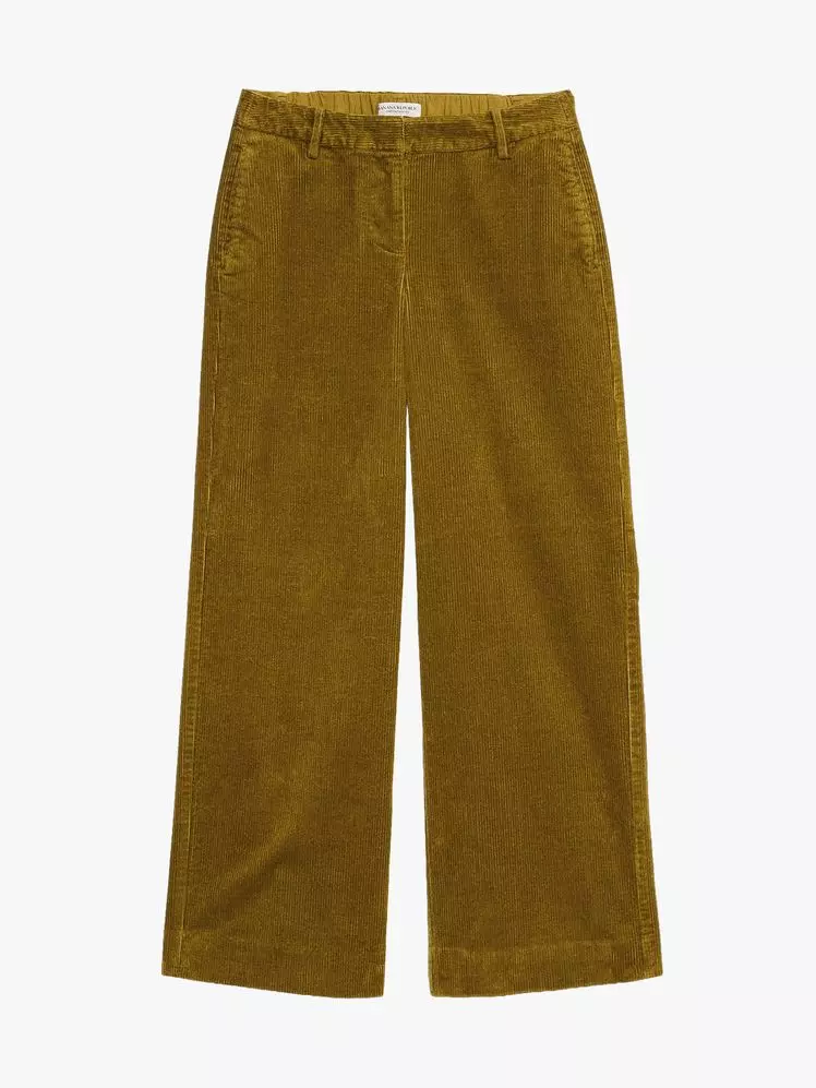 The Enduring Appeal of Corduroy Trousers: Styling for Every Occasion