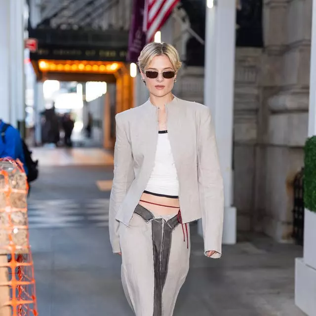 The Enduring Allure of Knee-Length Skirts: A Style Guide